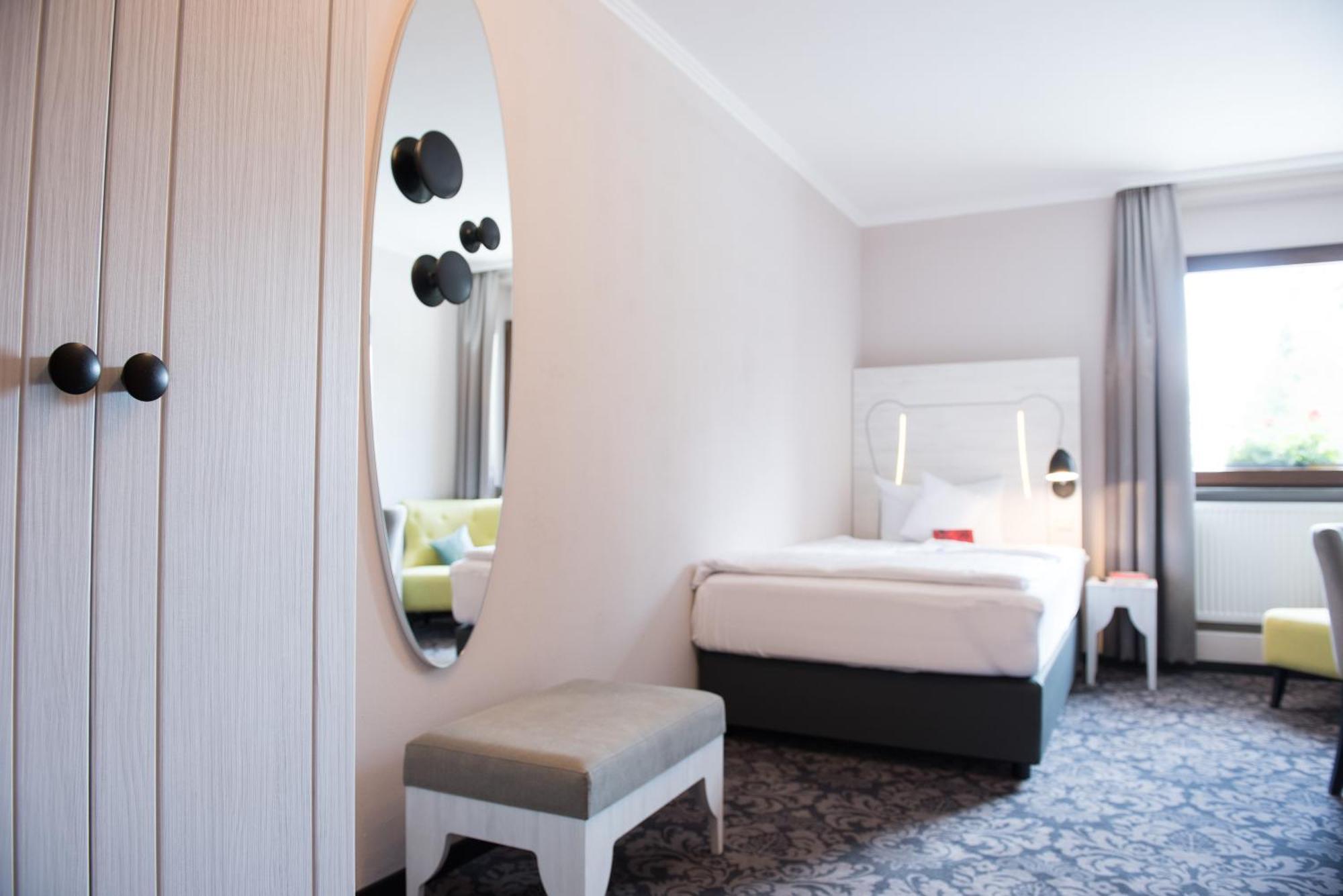 พาร์คโฮเทล ชิลเลอร์ไฮน์ Hotel เครกไฮม์โบลันเดน ภายนอก รูปภาพ